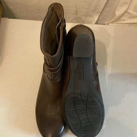 Earth brown slouch style ankle boots with zip up sides size 10 NWT - Picture 6 of 8
